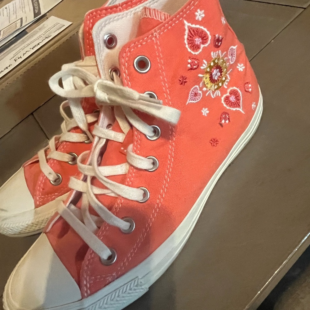 Converse Women's Size 8 High Top with Embroidered Side